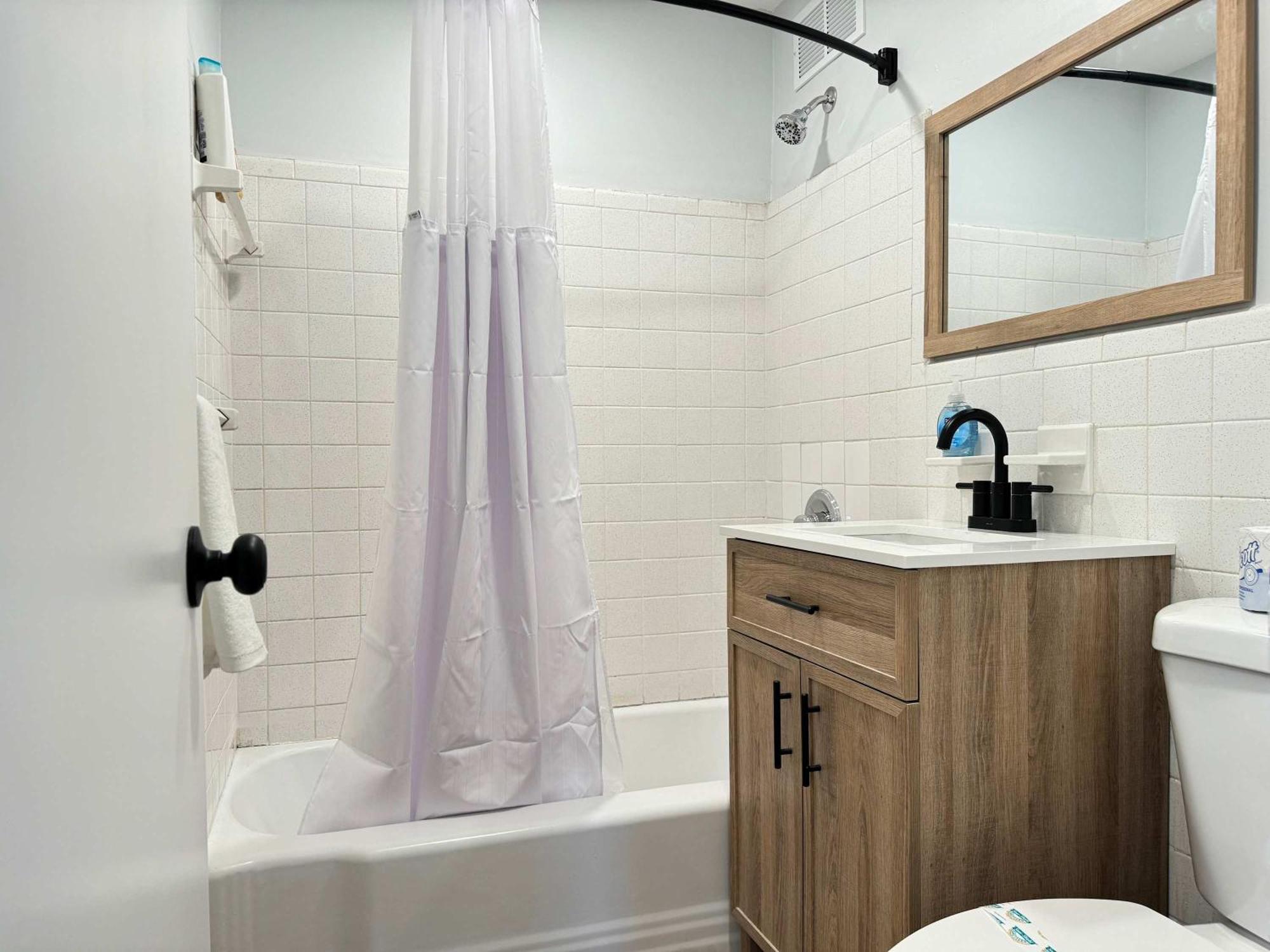 View Newly Renovated 5 Beds With Free Parking Lm406 Hébergement de vacances